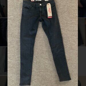 NWT Levi’s mid rise 711 Skinny jeans
